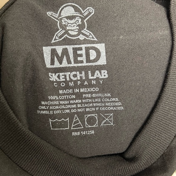 Like new! San Francisco 49ers Gold Rush Nick Bosa Mens T-shirt. Size MED, black - Picture 4 of 4